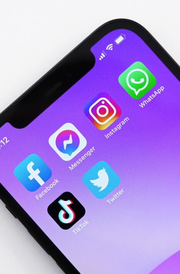 What is Social Media? Top 12 Social media Apps
